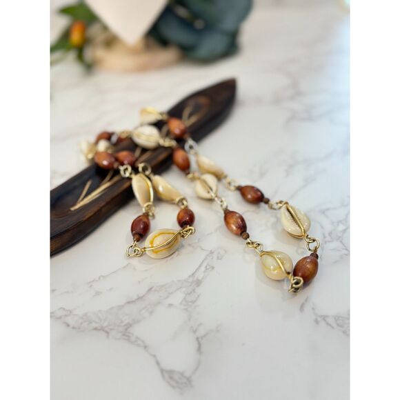 Vintage Shell & Wood Infinity Necklace - Picture 2 of 4